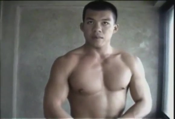 【ゲイ動画】ゴリマッチョすぎるアジア系スジ筋イケメンの身体検査と巨根を拝見♪