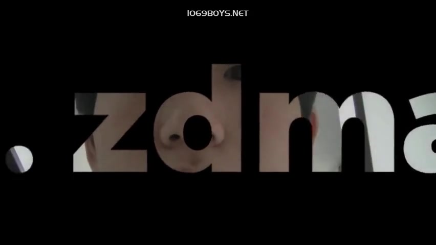 【ゲイ動画】無垢な雰囲気がビンビンに伝わってくる可愛い筋肉童顔イケメンくんの巨根を、ゴン攻めゴーグルマンが勃起させアナルにぶち込ませる!